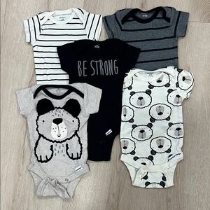 Gerber 0-3 month Baby Onesies Set never worn